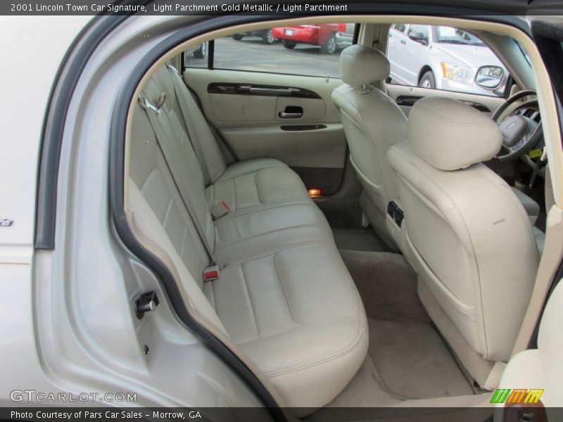 Light Parchment Gold Metallic / Light Parchment 2001 Lincoln Town Car Signature