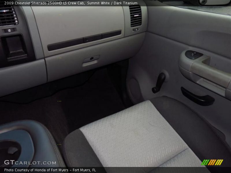 Summit White / Dark Titanium 2009 Chevrolet Silverado 2500HD LS Crew Cab