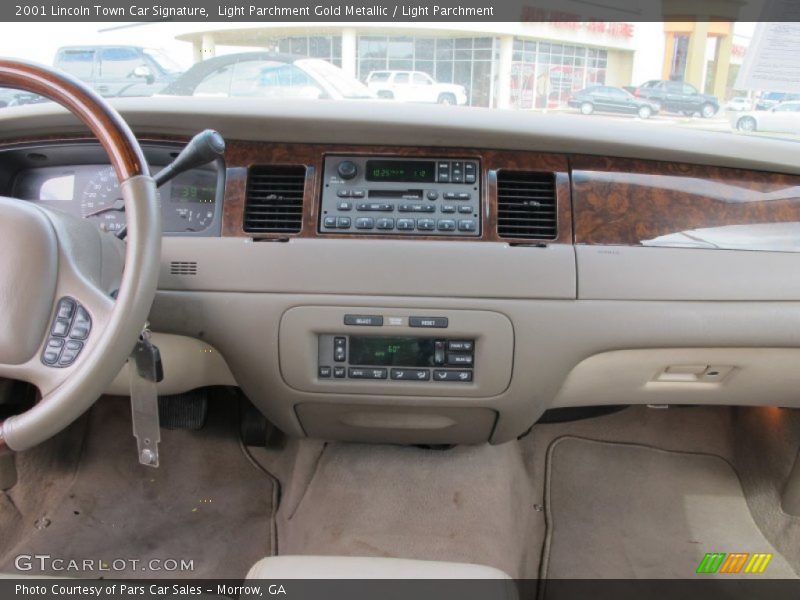 Light Parchment Gold Metallic / Light Parchment 2001 Lincoln Town Car Signature