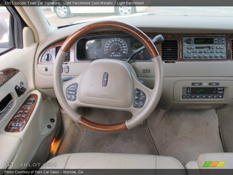 Light Parchment Gold Metallic / Light Parchment 2001 Lincoln Town Car Signature