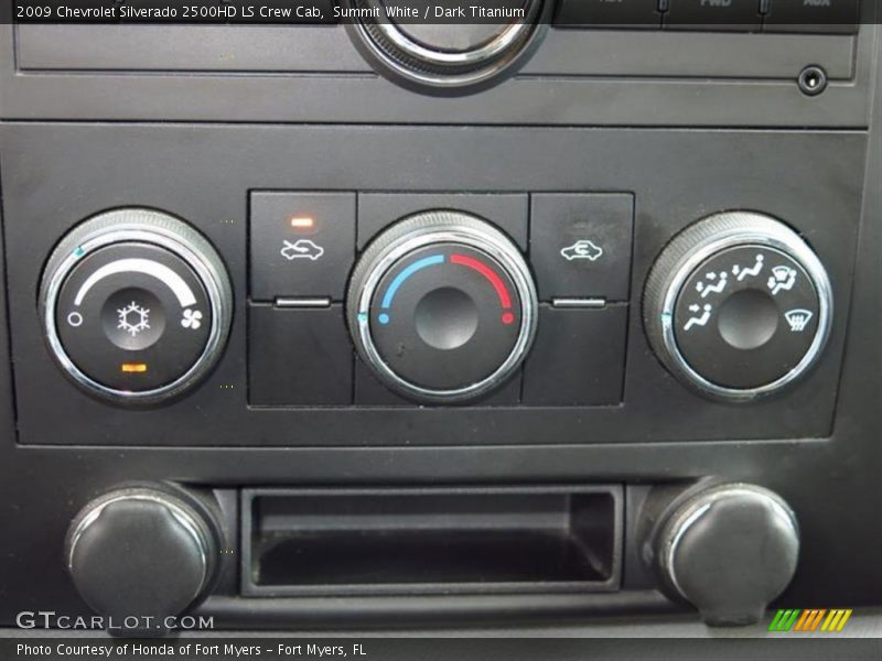 Controls of 2009 Silverado 2500HD LS Crew Cab