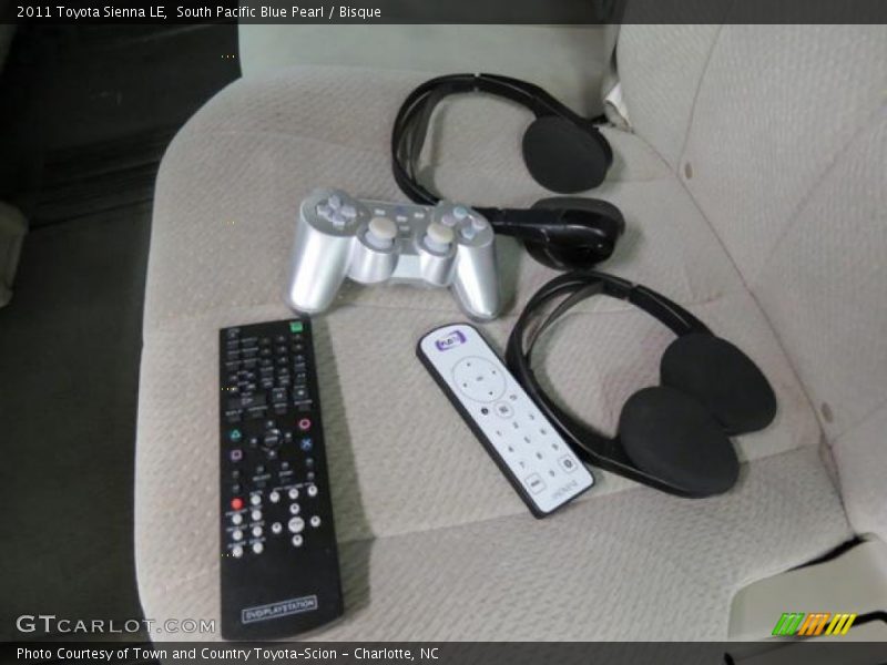 South Pacific Blue Pearl / Bisque 2011 Toyota Sienna LE