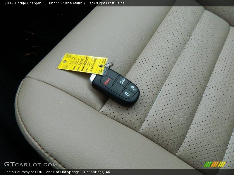 Bright Silver Metallic / Black/Light Frost Beige 2012 Dodge Charger SE