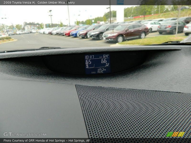 Golden Umber Mica / Ivory 2009 Toyota Venza I4