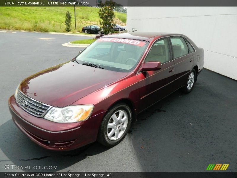 Front 3/4 View of 2004 Avalon XL