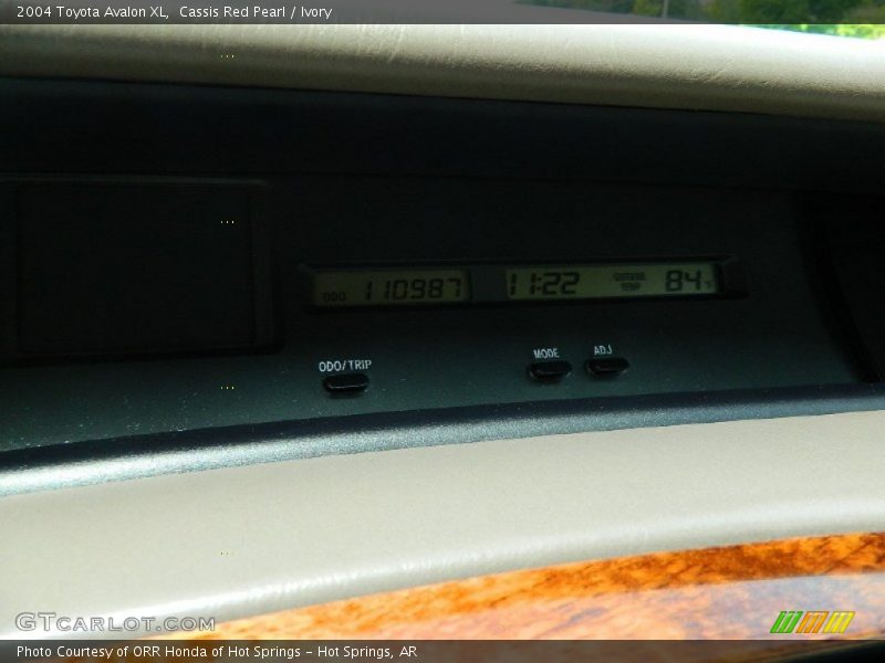 Cassis Red Pearl / Ivory 2004 Toyota Avalon XL