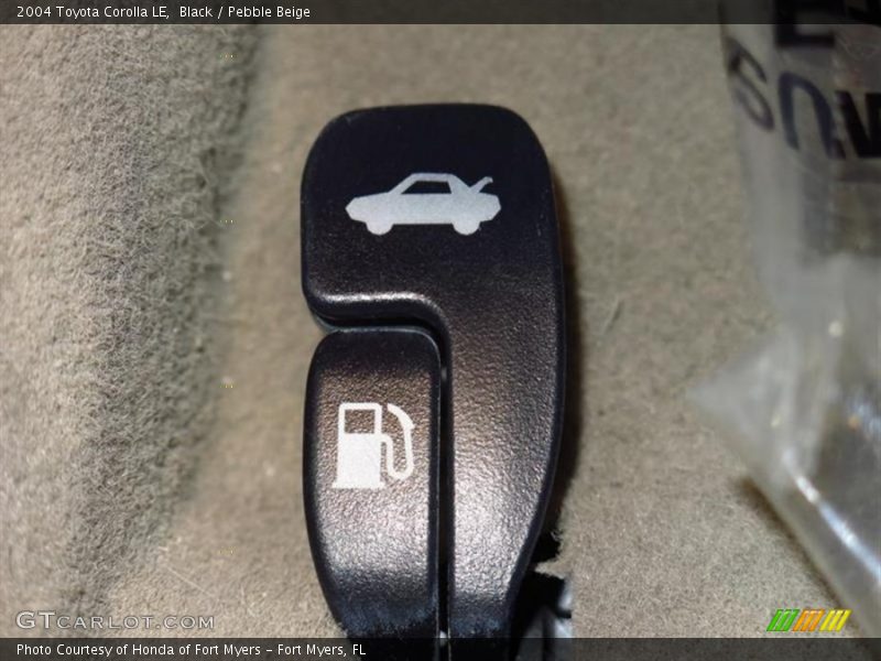 Black / Pebble Beige 2004 Toyota Corolla LE