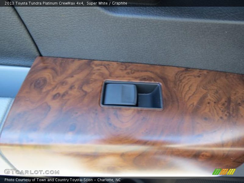 Super White / Graphite 2013 Toyota Tundra Platinum CrewMax 4x4