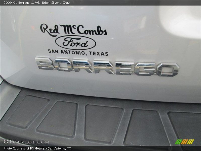 Bright Silver / Gray 2009 Kia Borrego LX V6
