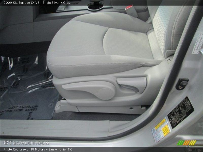 Bright Silver / Gray 2009 Kia Borrego LX V6