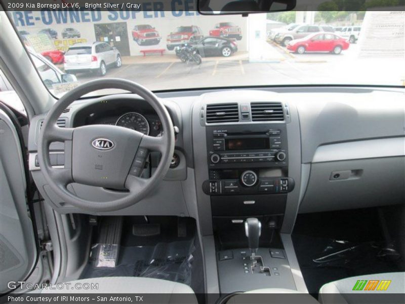 Bright Silver / Gray 2009 Kia Borrego LX V6