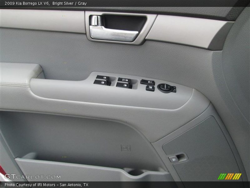 Bright Silver / Gray 2009 Kia Borrego LX V6