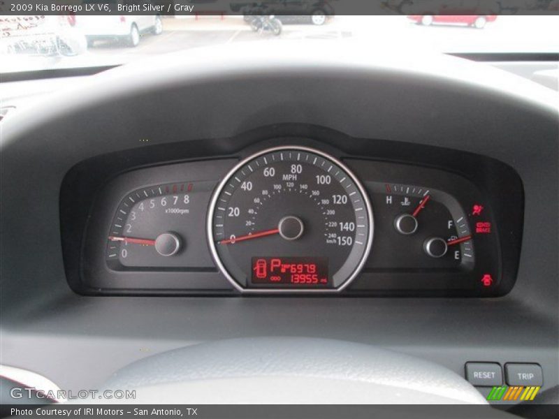 Bright Silver / Gray 2009 Kia Borrego LX V6