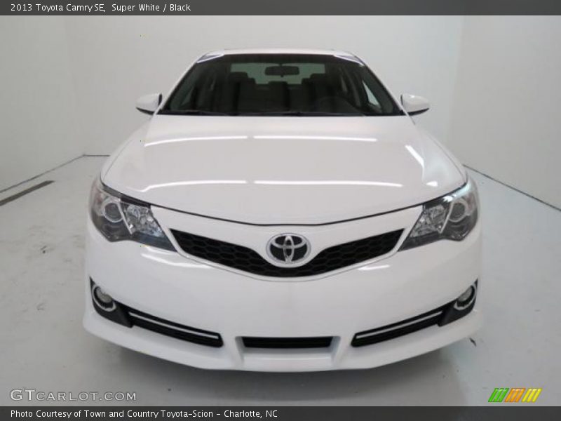 Super White / Black 2013 Toyota Camry SE