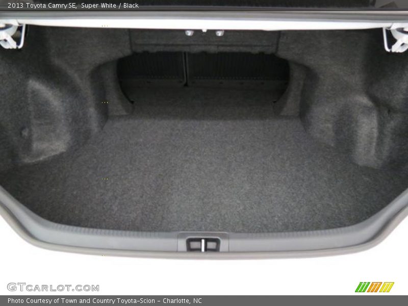 Super White / Black 2013 Toyota Camry SE