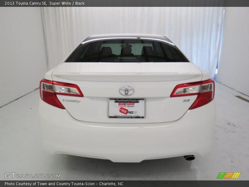 Super White / Black 2013 Toyota Camry SE
