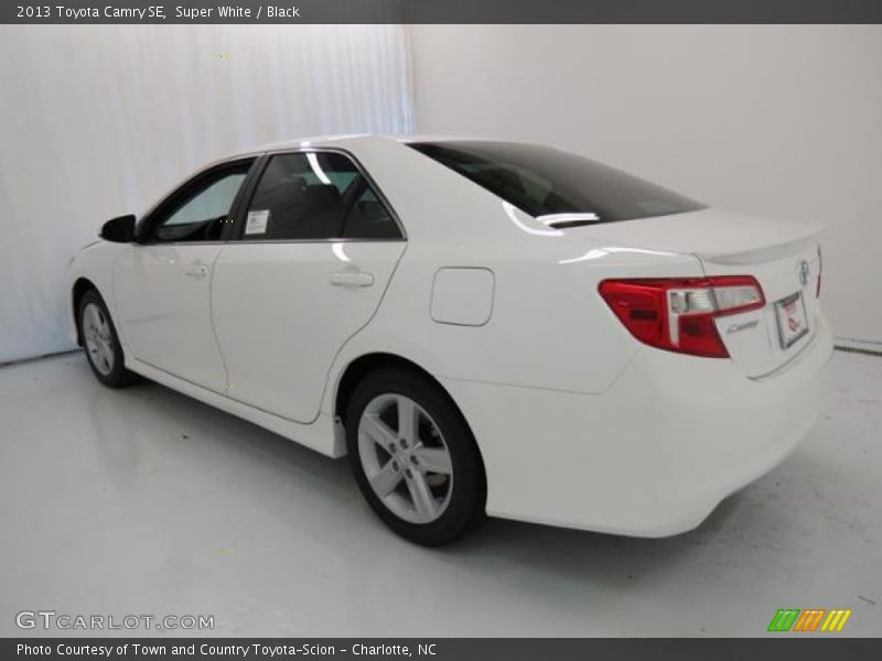 Super White / Black 2013 Toyota Camry SE