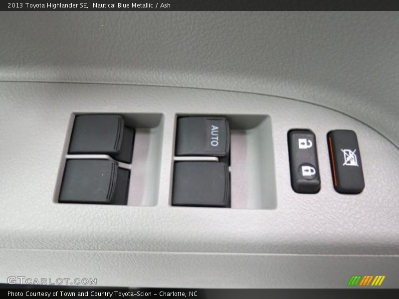 Nautical Blue Metallic / Ash 2013 Toyota Highlander SE