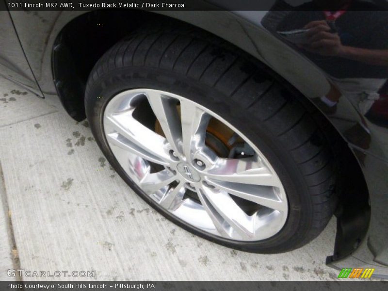 Tuxedo Black Metallic / Dark Charcoal 2011 Lincoln MKZ AWD