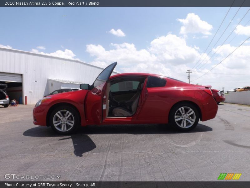 Red Alert / Blond 2010 Nissan Altima 2.5 S Coupe