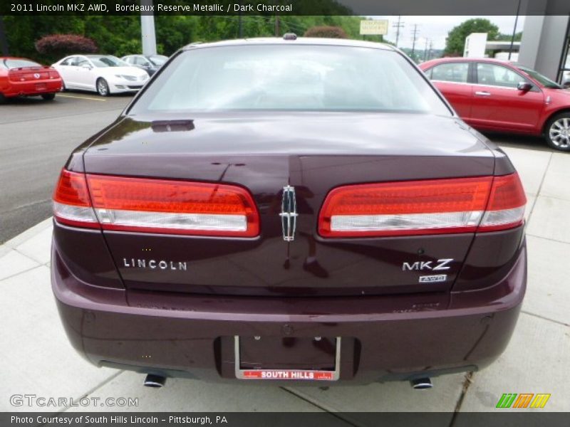 Bordeaux Reserve Metallic / Dark Charcoal 2011 Lincoln MKZ AWD