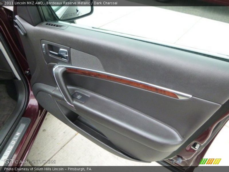 Bordeaux Reserve Metallic / Dark Charcoal 2011 Lincoln MKZ AWD