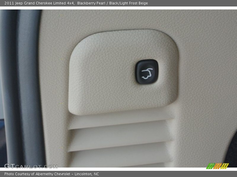 Blackberry Pearl / Black/Light Frost Beige 2011 Jeep Grand Cherokee Limited 4x4