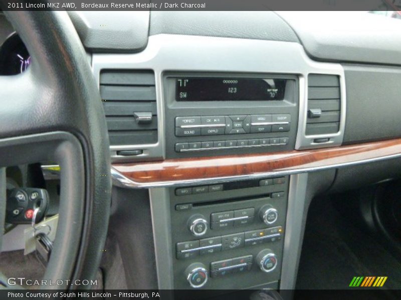 Bordeaux Reserve Metallic / Dark Charcoal 2011 Lincoln MKZ AWD