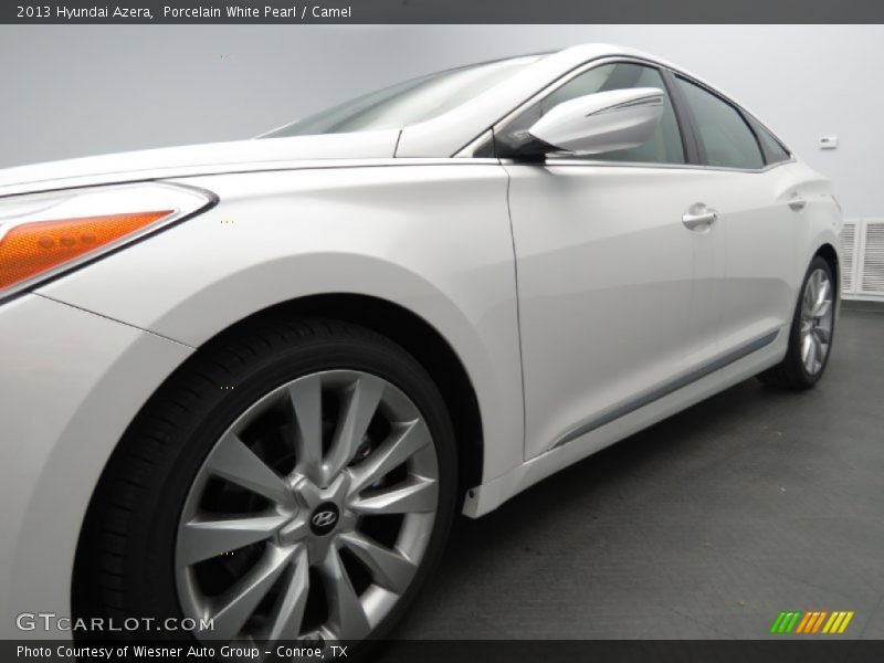 Porcelain White Pearl / Camel 2013 Hyundai Azera