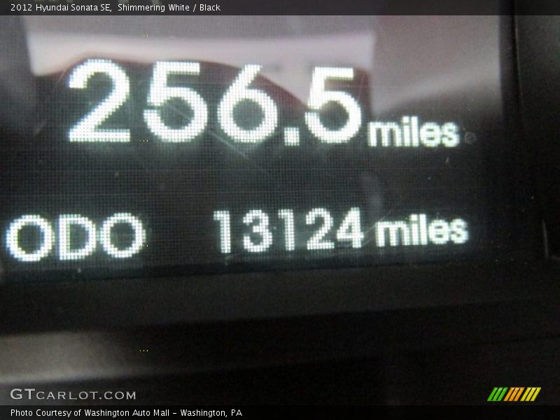 Shimmering White / Black 2012 Hyundai Sonata SE