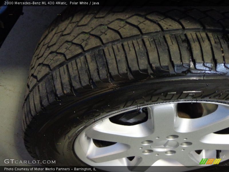 Polar White / Java 2000 Mercedes-Benz ML 430 4Matic