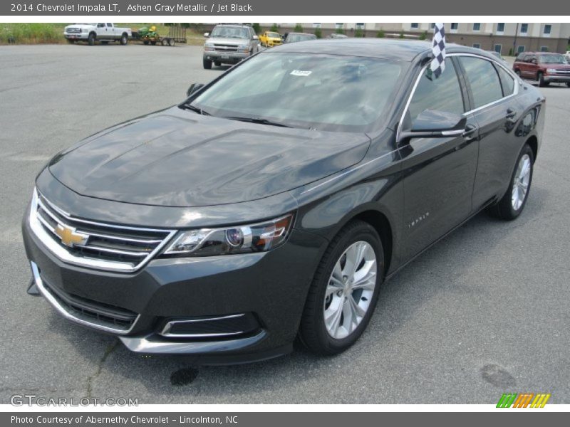 Front 3/4 View of 2014 Impala LT