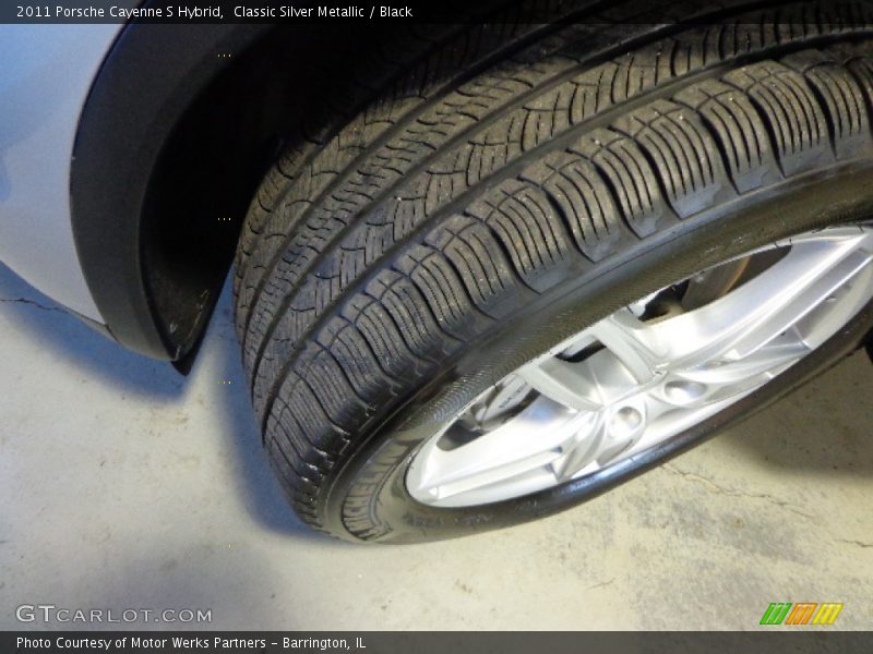 Classic Silver Metallic / Black 2011 Porsche Cayenne S Hybrid