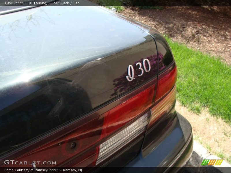 Super Black / Tan 1996 Infiniti I 30 Touring