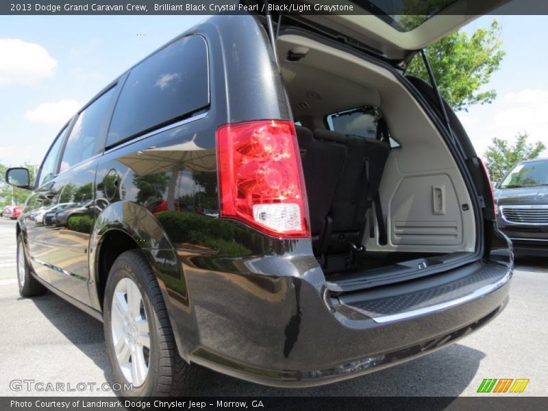 Brilliant Black Crystal Pearl / Black/Light Graystone 2013 Dodge Grand Caravan Crew