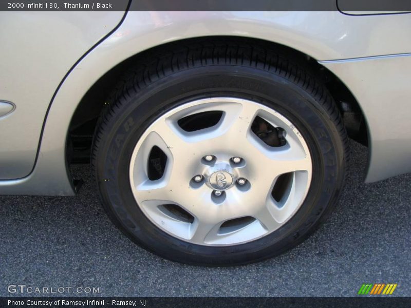 Titanium / Black 2000 Infiniti I 30