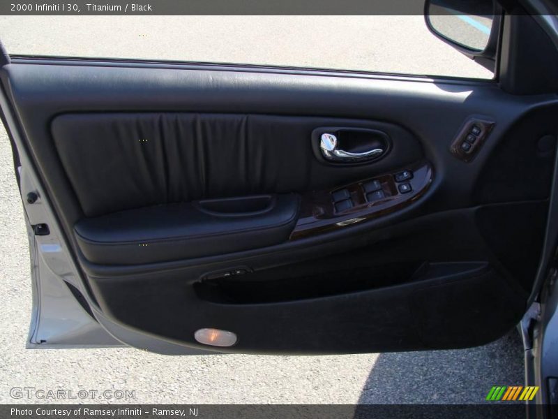 Titanium / Black 2000 Infiniti I 30