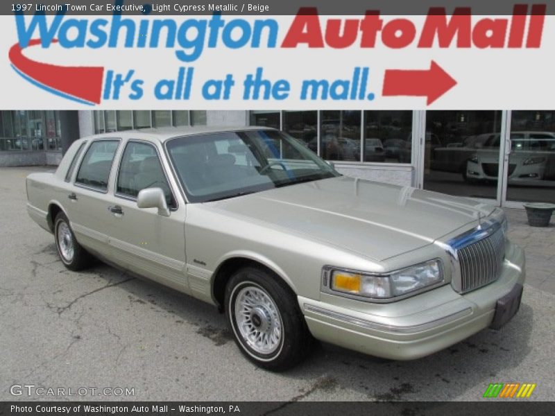 Light Cypress Metallic / Beige 1997 Lincoln Town Car Executive
