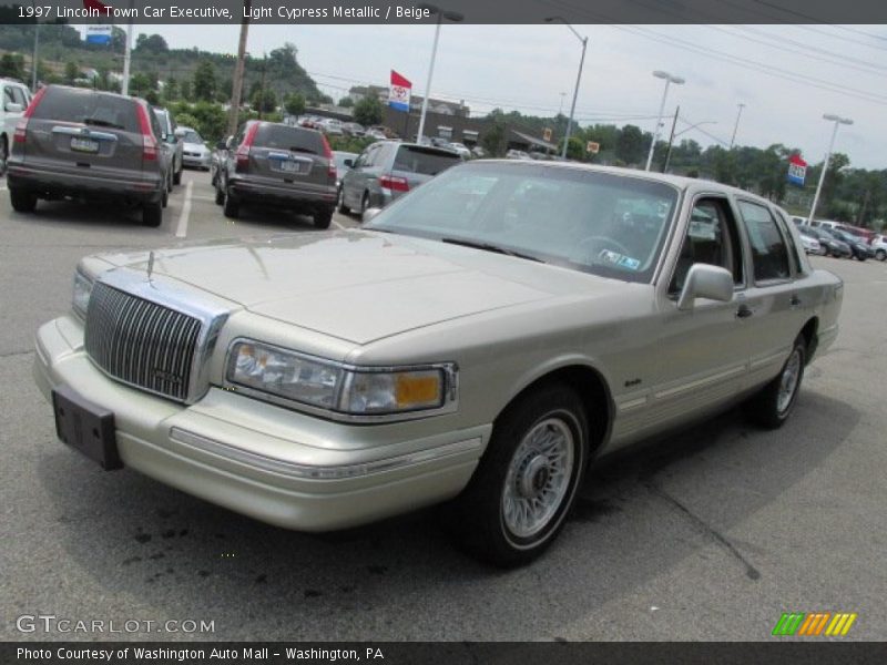 Light Cypress Metallic / Beige 1997 Lincoln Town Car Executive
