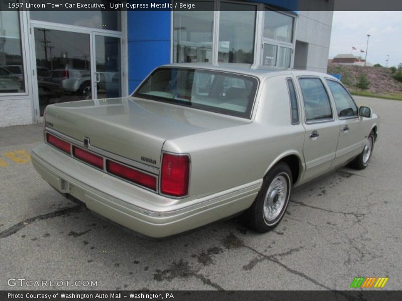 Light Cypress Metallic / Beige 1997 Lincoln Town Car Executive