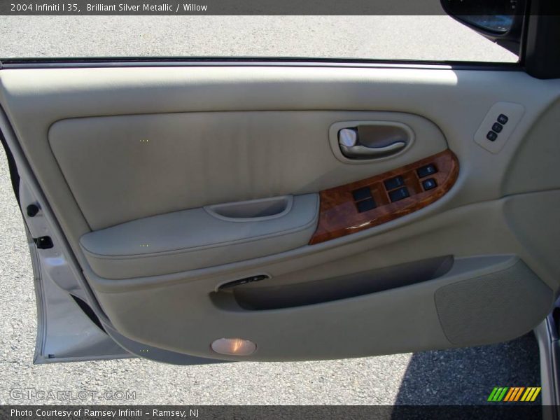 Brilliant Silver Metallic / Willow 2004 Infiniti I 35