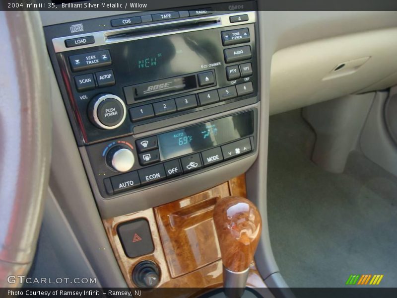 Brilliant Silver Metallic / Willow 2004 Infiniti I 35