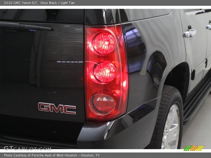 Onyx Black / Light Tan 2010 GMC Yukon SLT