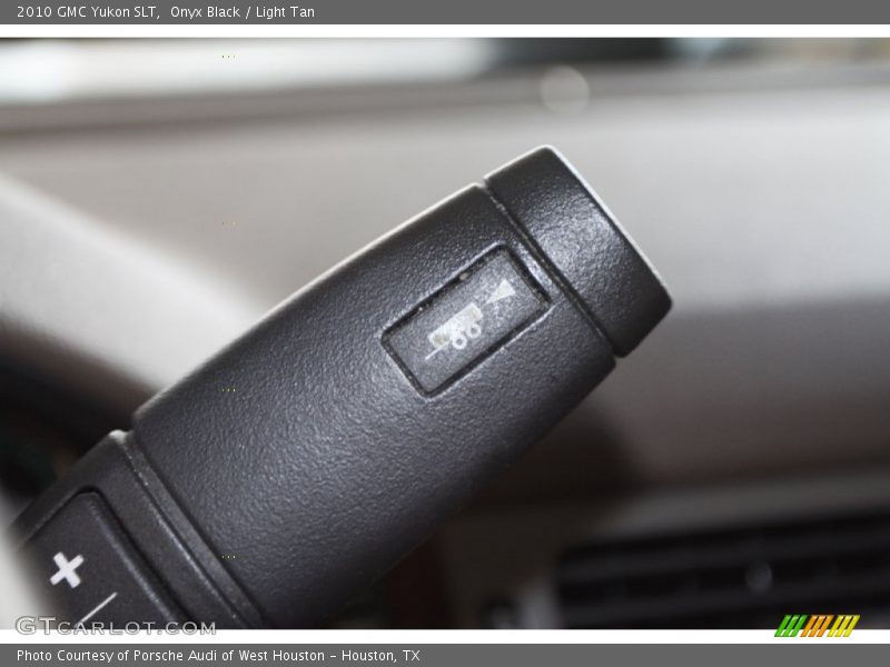 Onyx Black / Light Tan 2010 GMC Yukon SLT