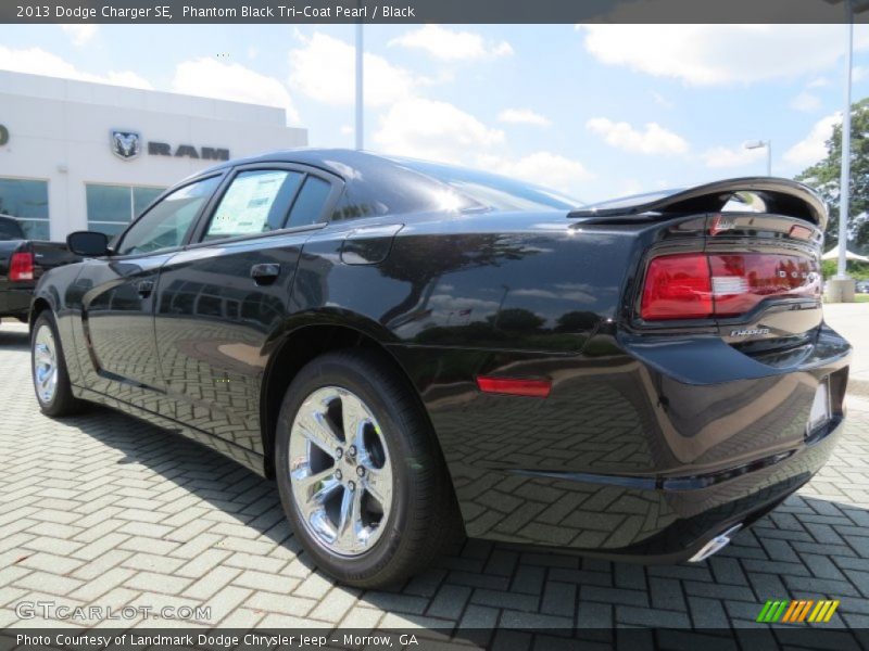 Phantom Black Tri-Coat Pearl / Black 2013 Dodge Charger SE