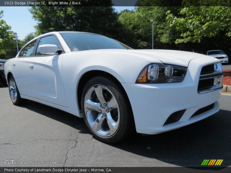 Bright White / Black 2013 Dodge Charger SE