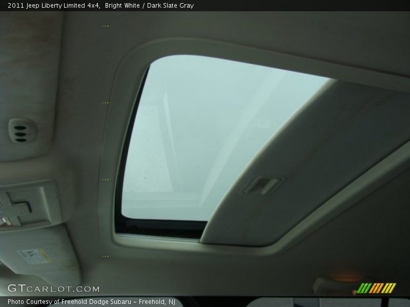 Bright White / Dark Slate Gray 2011 Jeep Liberty Limited 4x4