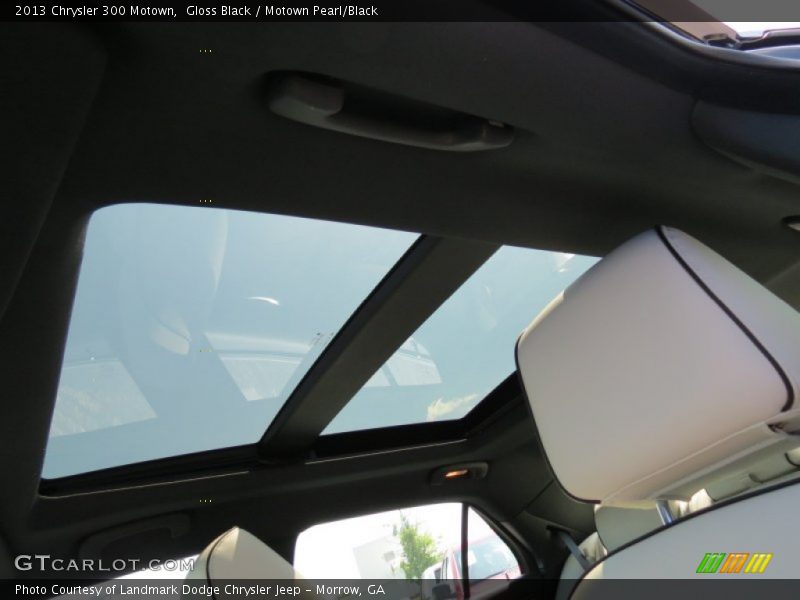 Gloss Black / Motown Pearl/Black 2013 Chrysler 300 Motown