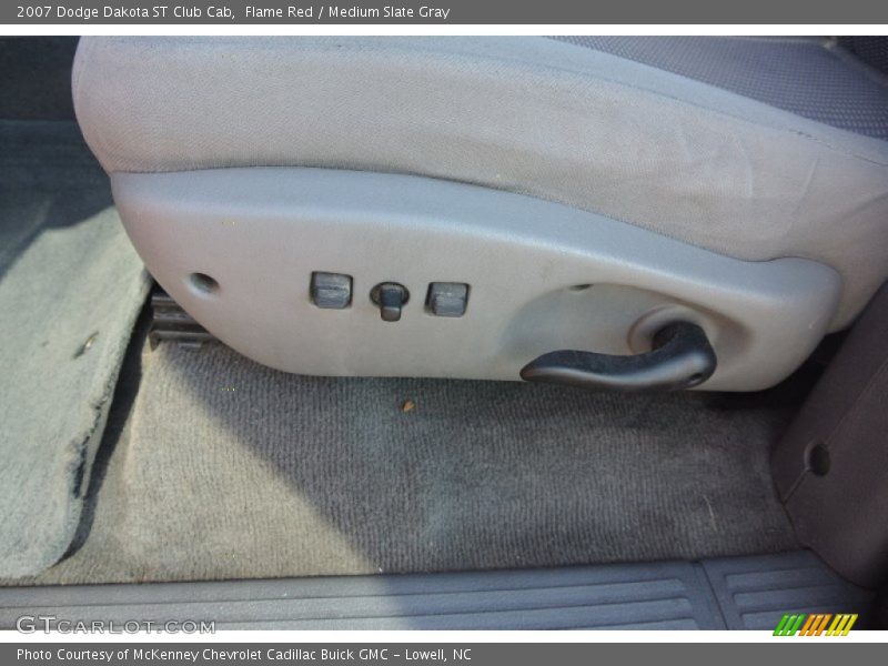 Flame Red / Medium Slate Gray 2007 Dodge Dakota ST Club Cab