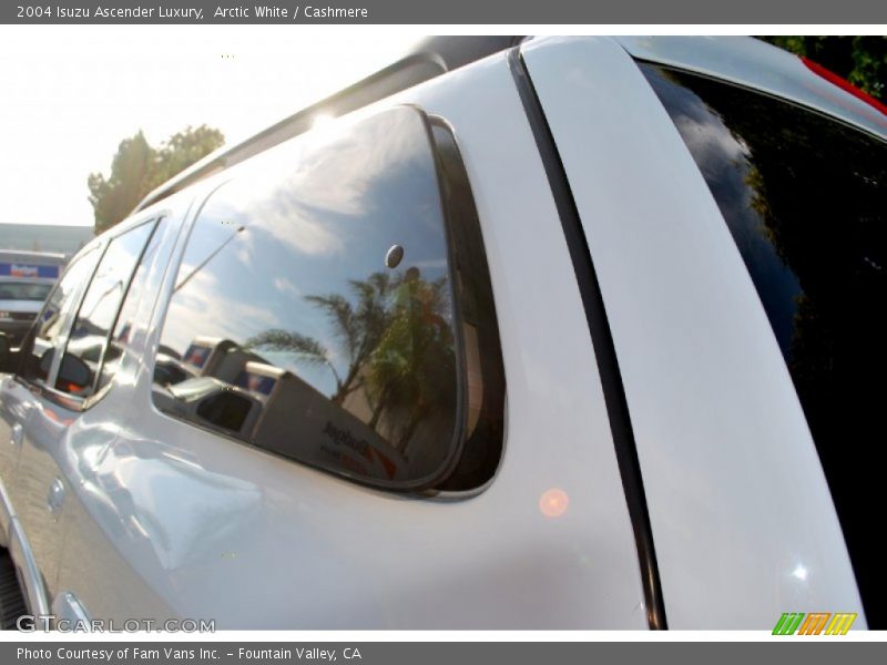 Arctic White / Cashmere 2004 Isuzu Ascender Luxury